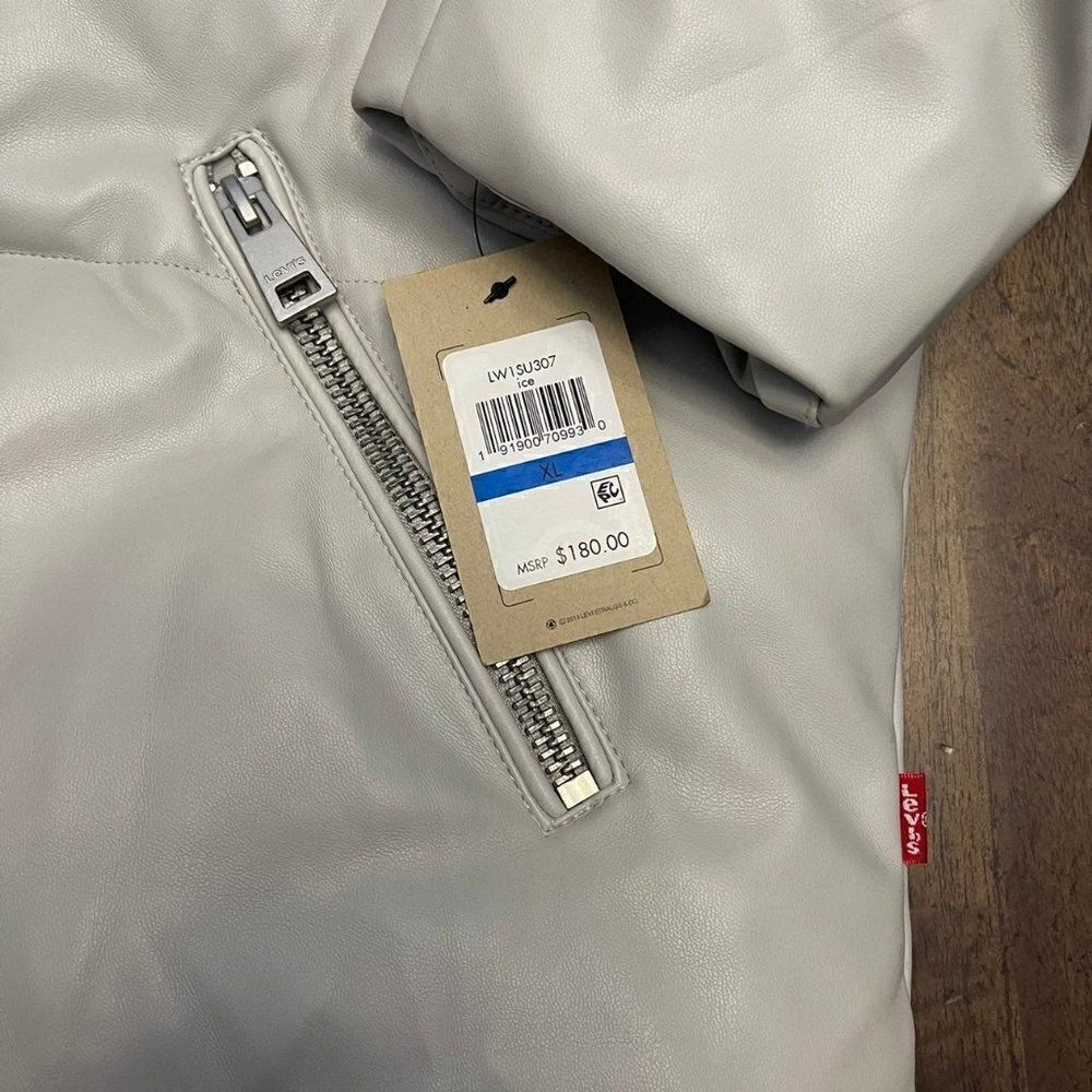 Levi's Puffer Jacket   - Picture 3 of 12